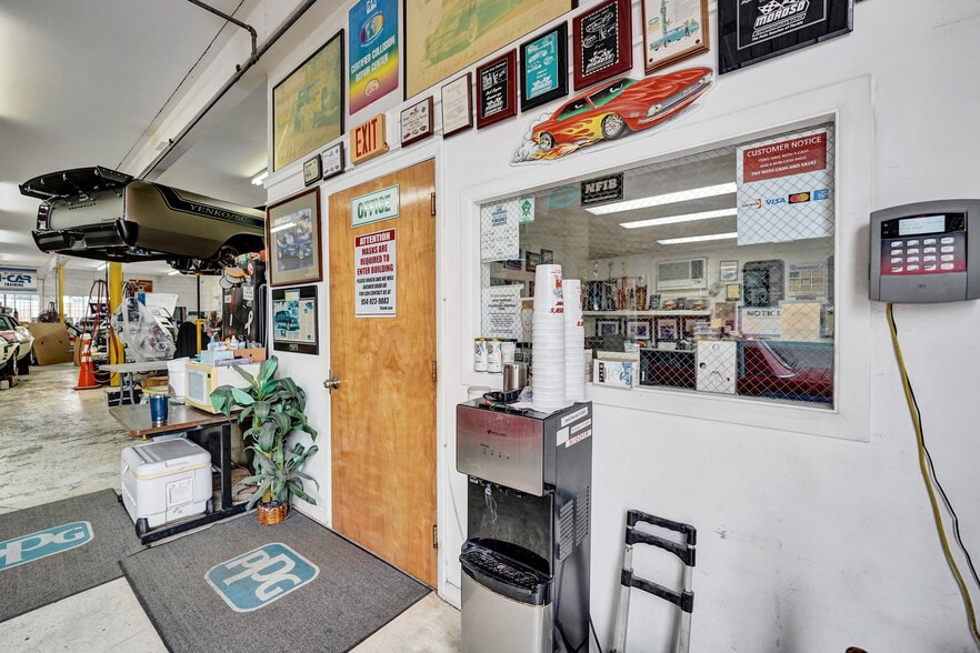 More Photos Of 121 SE 1st Ave, Dania Beach Auto Repair For Lease