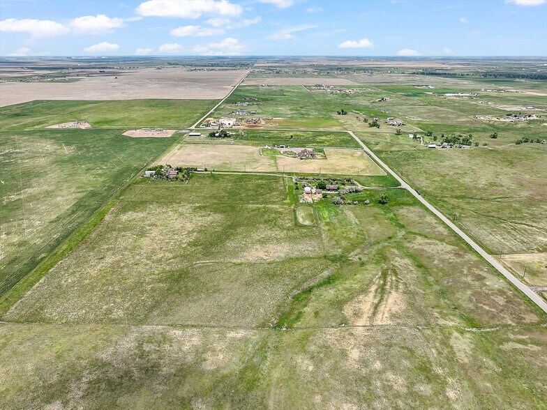 More Photos Of 1335 S Kio St, Watkins Veterinarian Kennel For Sale
