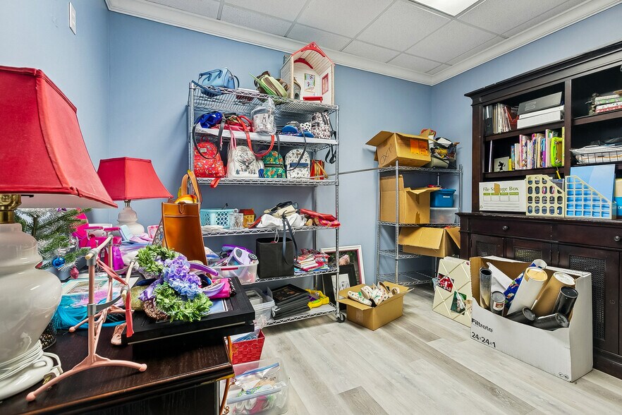 More Photos Of 2309 N Hullen St, Metairie Serviced Offices For Sale