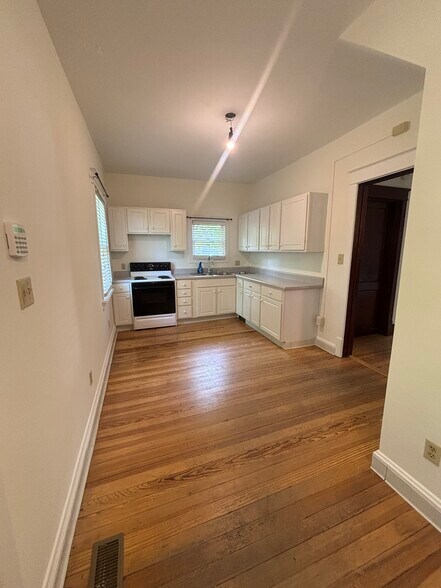 More Photos Of 27 S Whittaker St, New Buffalo Storefront Retail Residential For Lease