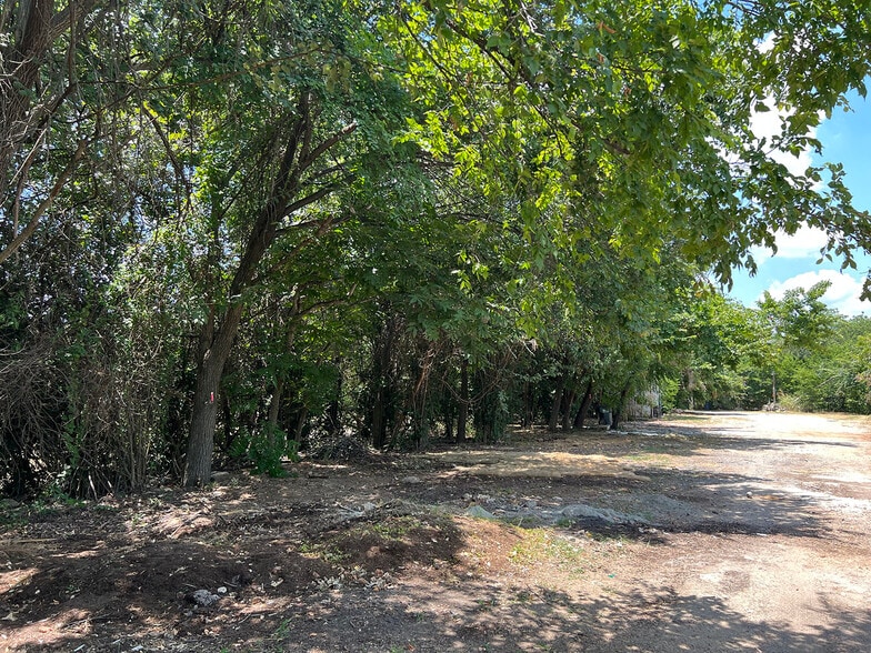 More Photos Of 914 Shady Ln, Austin Land For Lease