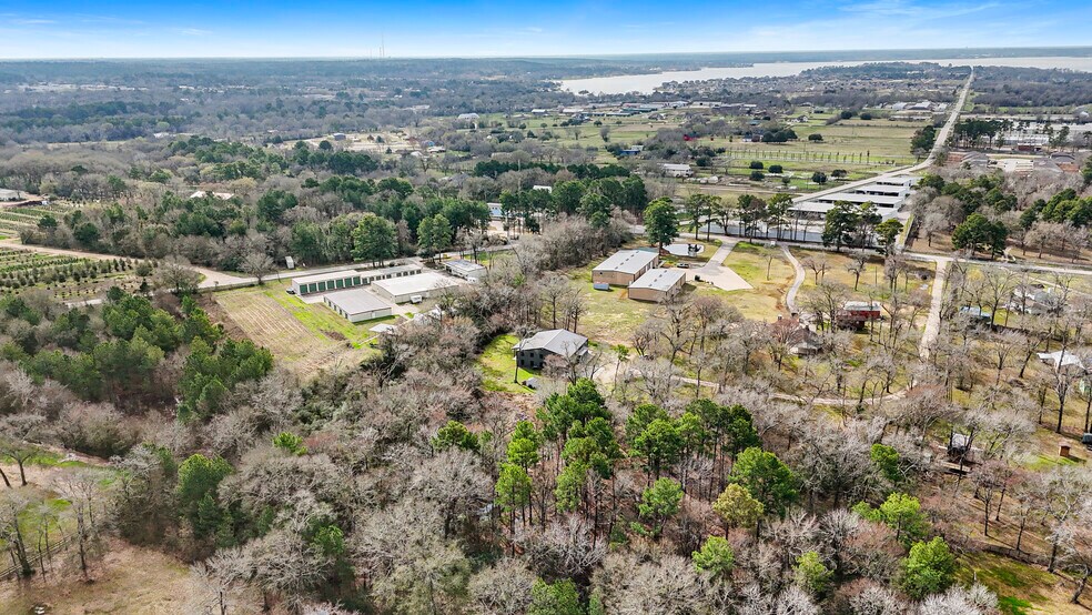 More Photos Of 12726 Moon Rd, Willis Loft Creative Space For Sale