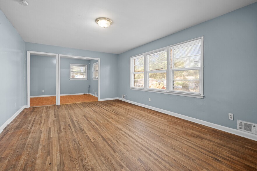 More Photos Of 957 Astor Ave, Forest Park Daycare Center For Sale