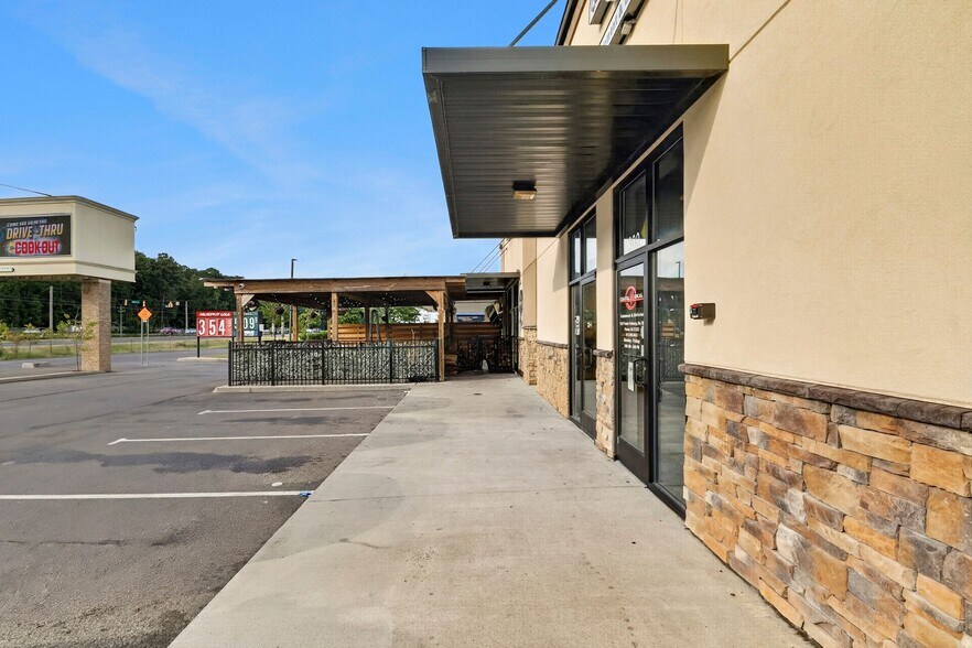 More Photos Of 1557 Pooler Pky, Pooler Storefront Retail Office For Lease