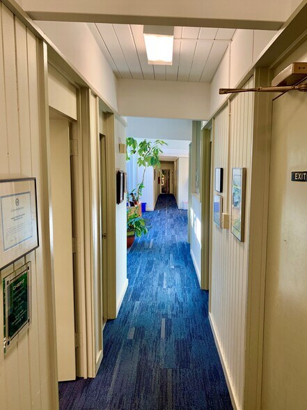 More Photos Of 121 Edinburgh Ct, Greenville Office For Sale