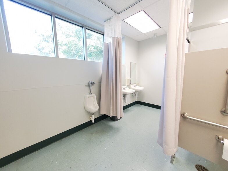 More Photos Of 3347 W 12th St, Erie Office For Lease