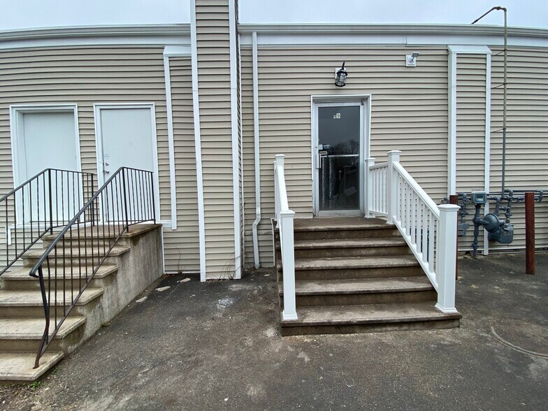 More Photos Of 49 Waterbury Rd, Prospect Storefront For Sale
