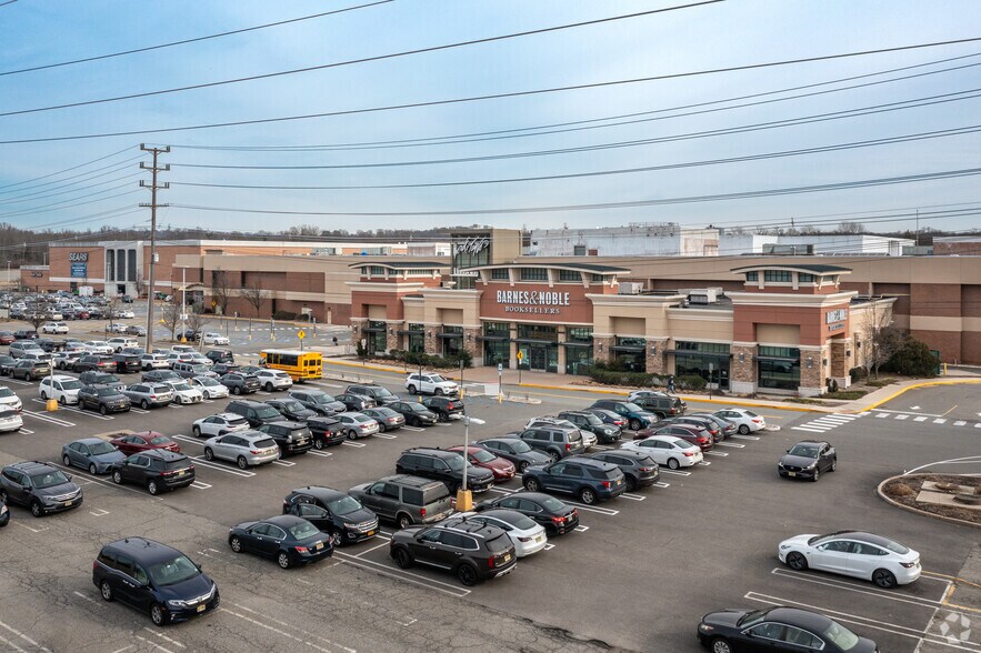 More Photos Of 112 Eisenhower Pky, Livingston Unknown For Lease