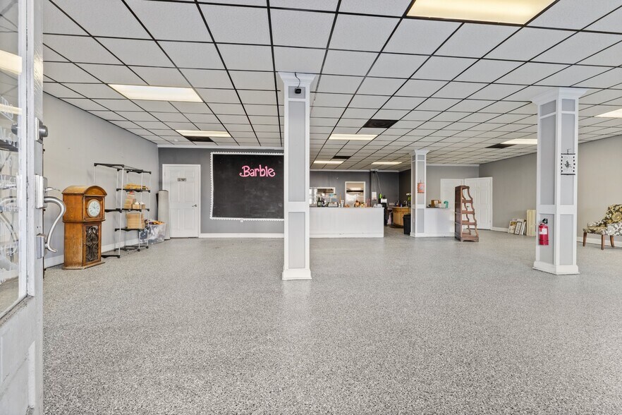 More Photos Of 114 N Church St, Waverly Loft Creative Space For Lease