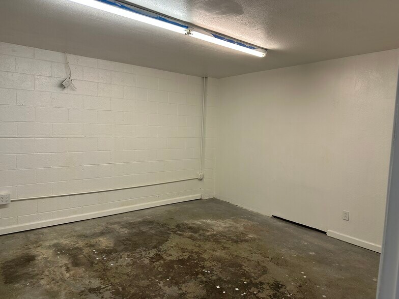 More Photos Of 9340 Corbin Ave, Northridge Warehouse For Lease
