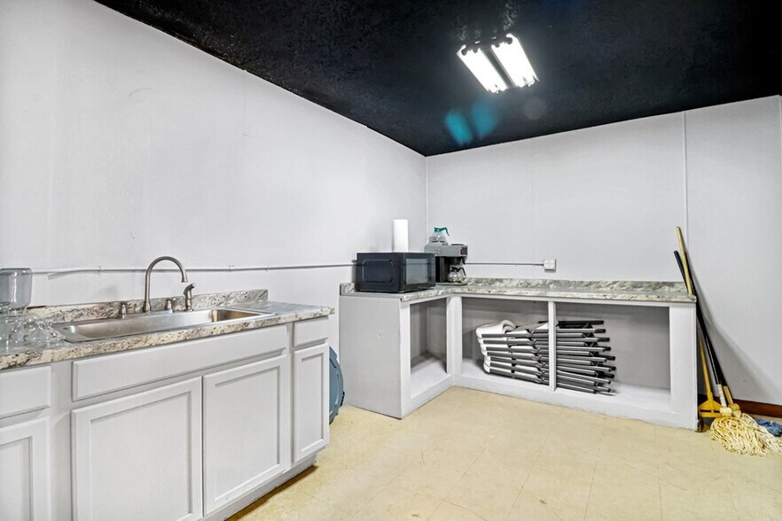 More Photos Of 406 S Jackson Ave, Odessa Lodge Meeting Hall For Lease