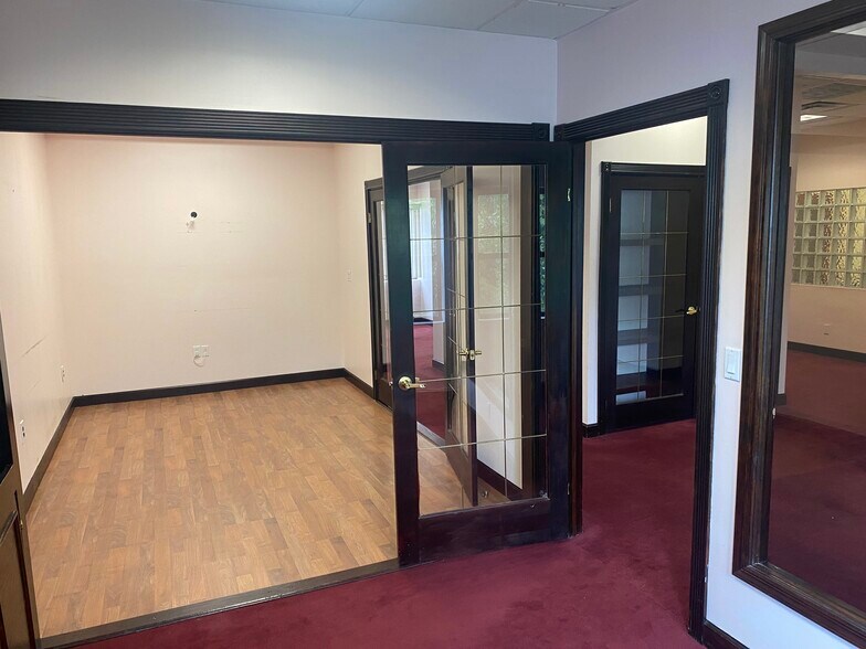 More Photos Of 21701 Merrick Blvd, Springfield Gardens Storefront Retail Office For Lease