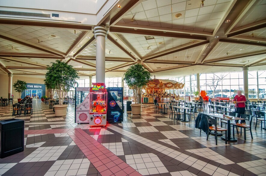 More Photos Of 4350 24th Ave, Fort Gratiot General Retail For Lease