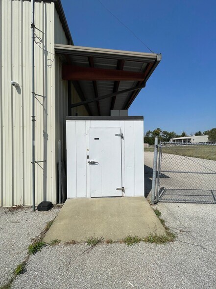More Photos Of 10105 Hedden Rd, Evansville Warehouse For Sale