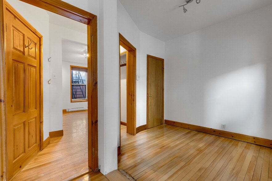 More Photos Of 15-17 Av. de l'Épée, Outremont Multifamily For Sale
