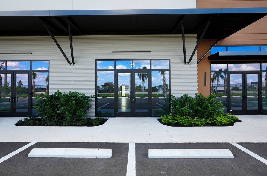 More Photos Of 8156 Alico Rd, Fort Myers Freestanding For Lease