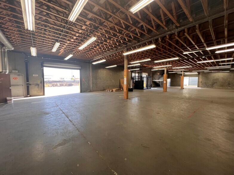 More Photos Of 2280 E Curry St, Long Beach Manufacturing For Lease