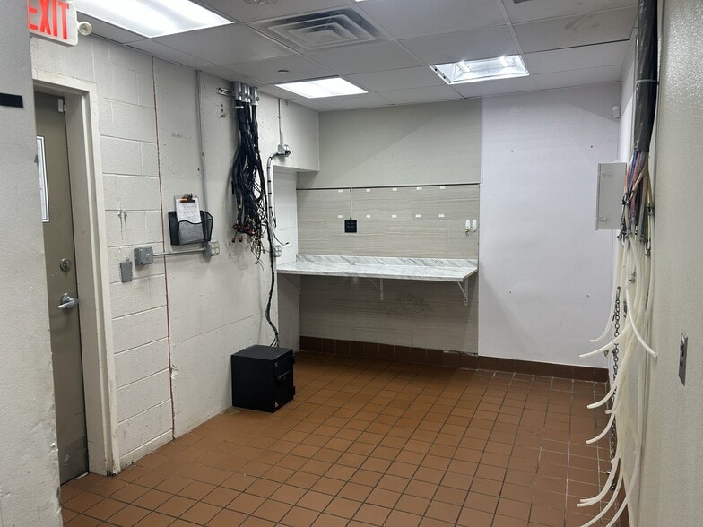 More Photos Of 1701 Payne St, Dallas Apartments For Lease