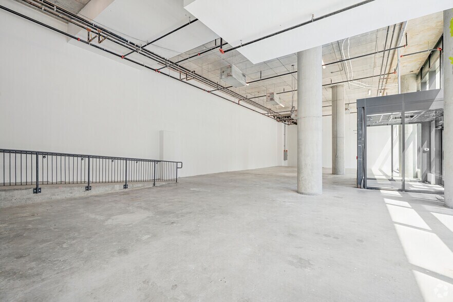 More Photos Of 23 Spadina Ave, Toronto Apartments For Lease
