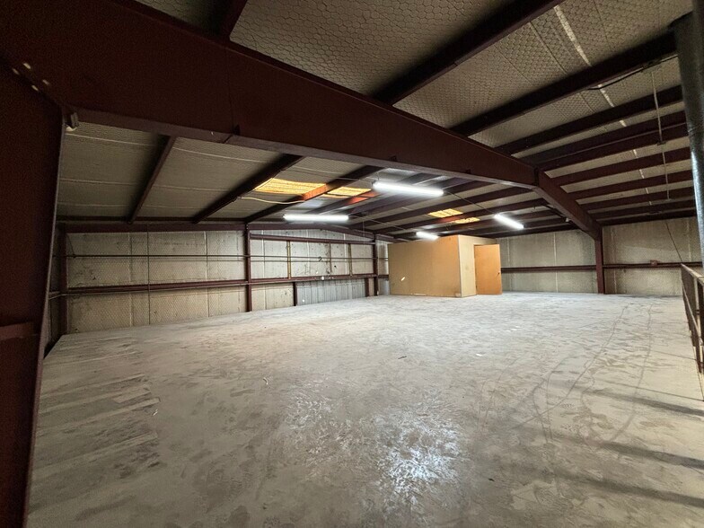 More Photos Of 2570 Berner St, Fort Worth Service For Sale