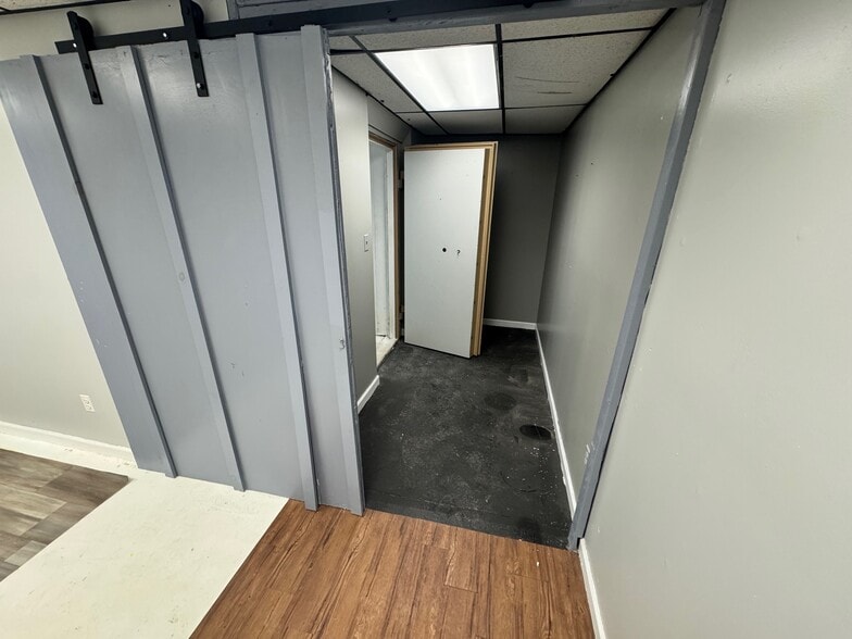 More Photos Of 132 Main St, Southington Bank For Lease