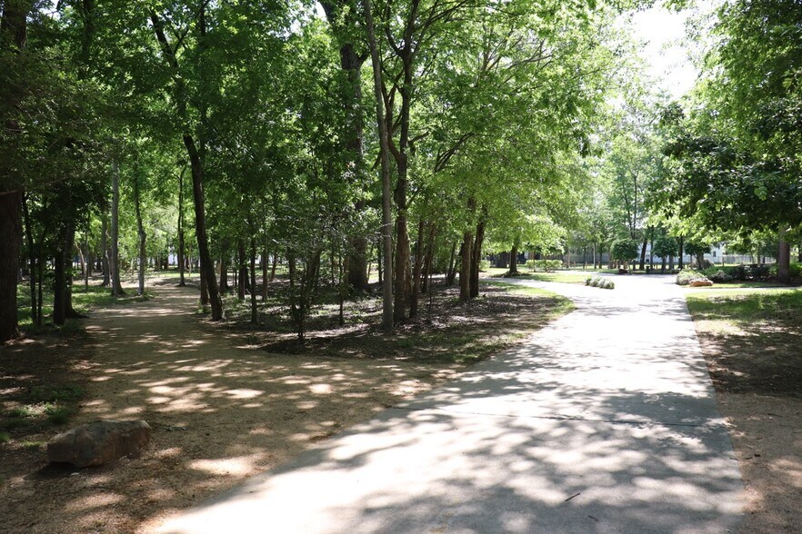 More Photos Of 740 Bradfield Rd, Houston Light Distribution For Lease