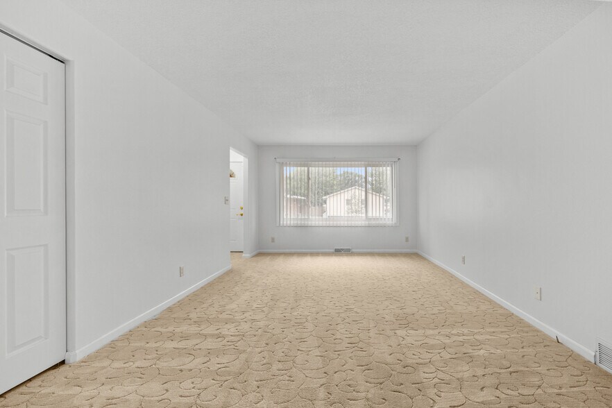 More Photos Of 118 21st St NW, Minot Multifamily For Sale