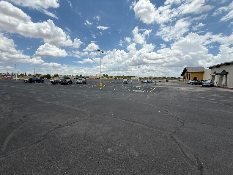 More Photos Of 1340-1360 N San Antonio Ave, Douglas Storefront For Lease