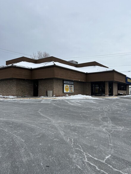 More Photos Of 2010 W 9th Ave, Oshkosh Restaurant For Lease