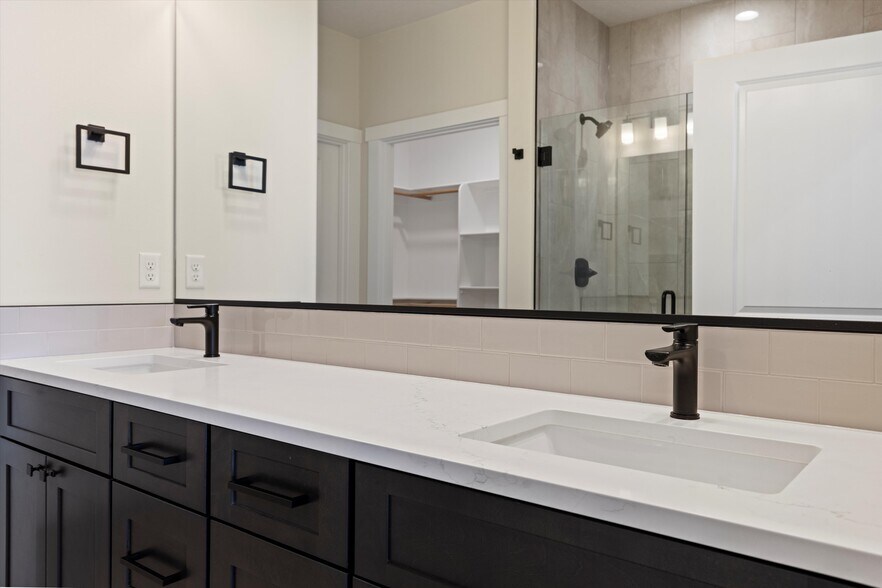 More Photos Of 1101-1109 Fairhaven Loop, Richland Apartments For Sale