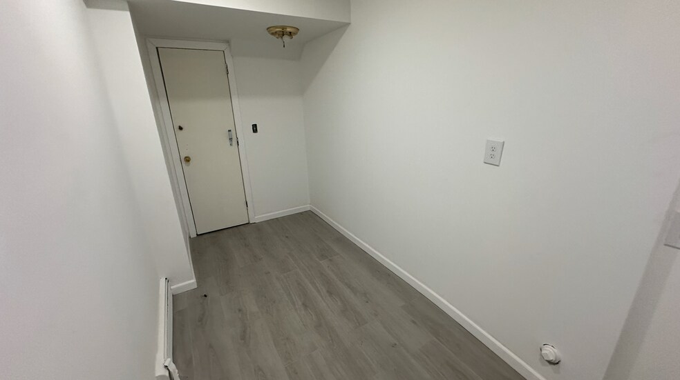 More Photos Of 15009 89th St, Howard Beach Office Residential For Lease