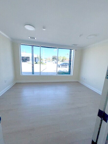 More Photos Of 2390 NW 7th St, Miami Medical For Sale