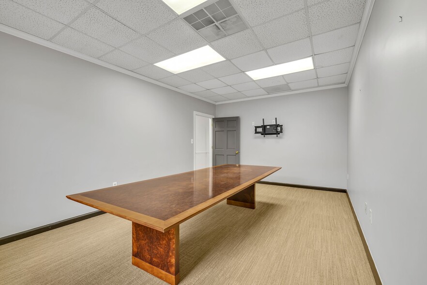 More Photos Of 229 Ward Cir, Brentwood Office For Sale