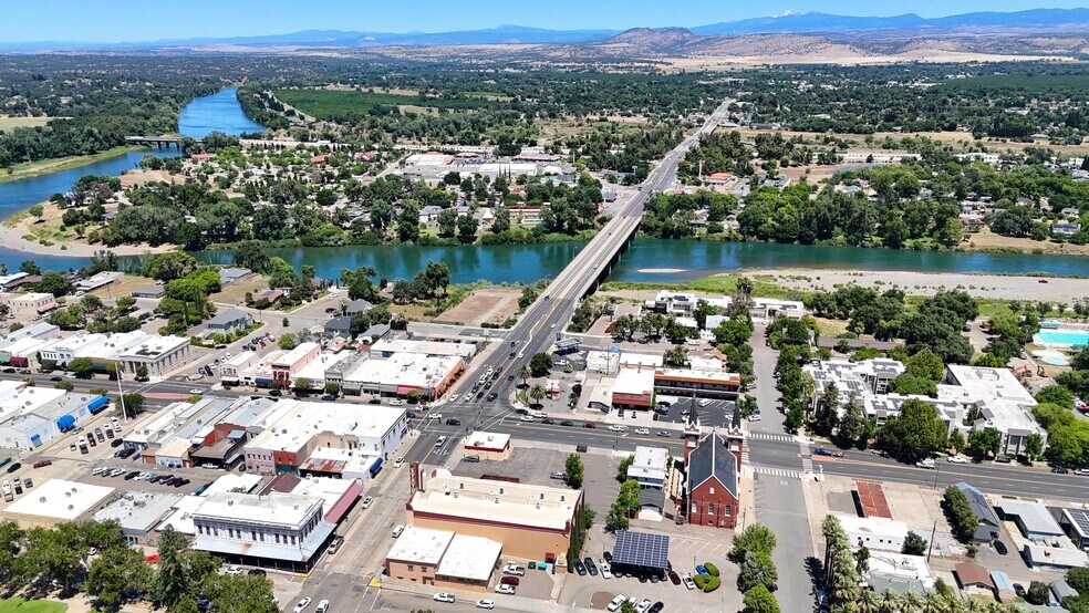 More Photos Of 328-340 Oak St, Red Bluff Storefront For Sale