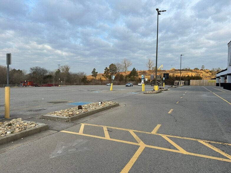More Photos Of 6213-6221 Riverview Crossing Dr, Knoxville Unknown For Lease