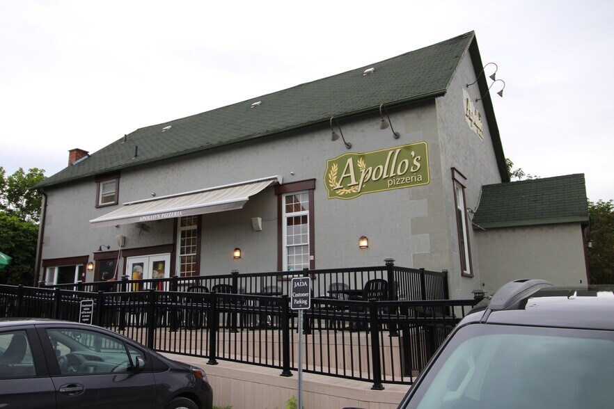 More Photos Of 92 Bridge St E, Campbellford Restaurant For Sale