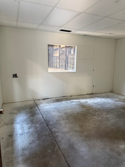 More Photos Of 3335 35th Ave N, Birmingham Manufacturing For Lease