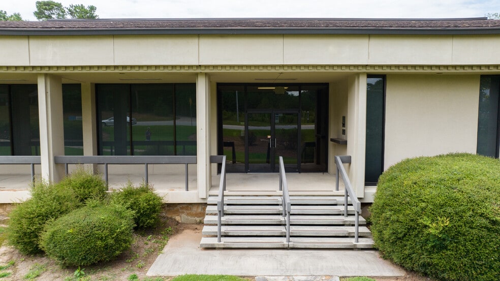 More Photos Of 1330 N Park St, Carrollton Medical For Sale