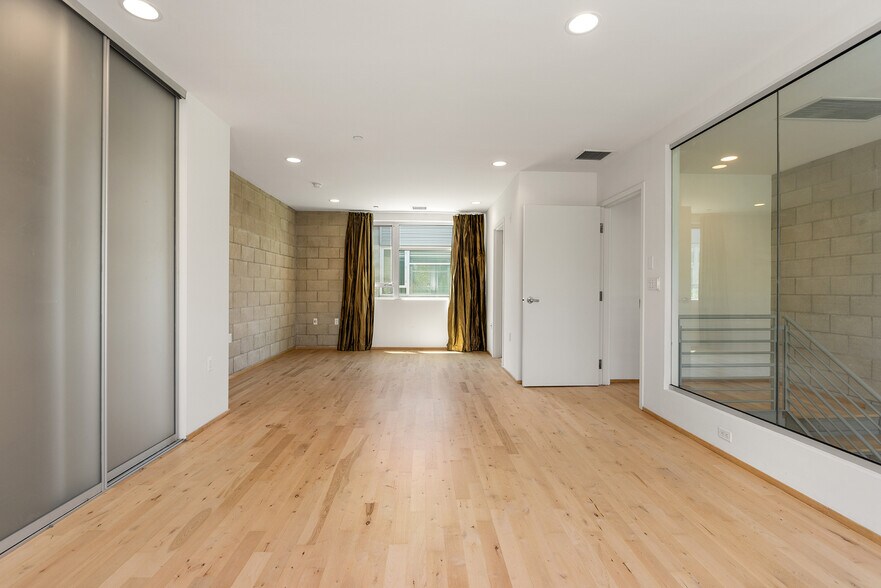 More Photos Of 3450 Cahuenga Blvd W, Los Angeles Office Residential For Sale