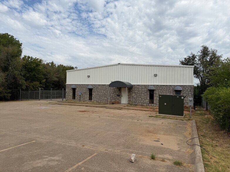 More Photos Of 1901 SE 29th St, Oklahoma City Manufacturing For Sale