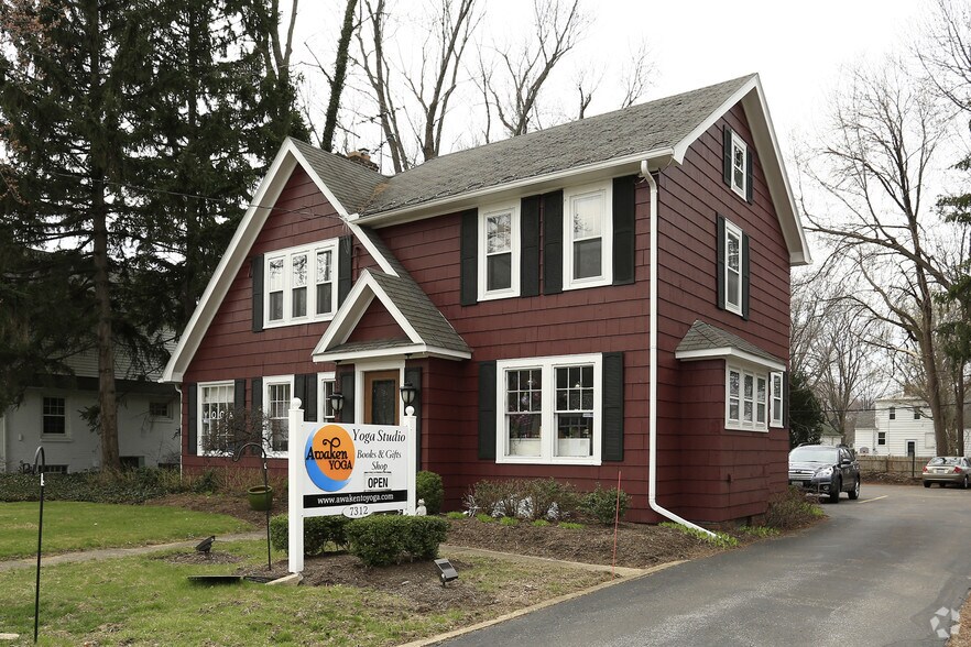 Primary Photo Of 7312 Center St, Mentor Freestanding For Lease