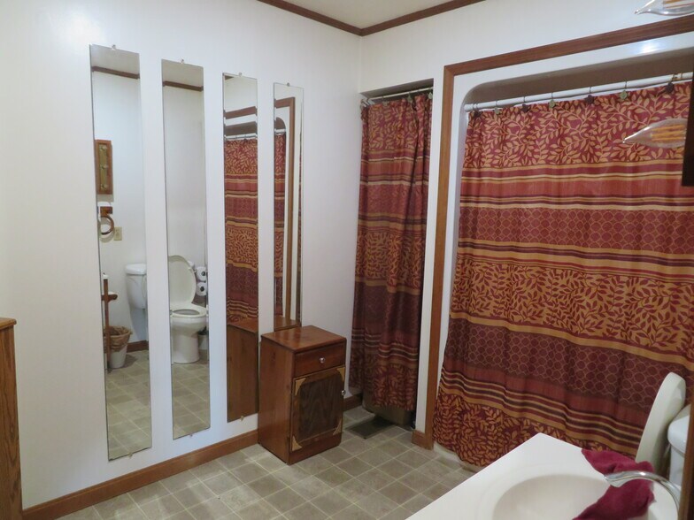 More Photos Of 113 S Graham St, Sardinia Warehouse For Sale