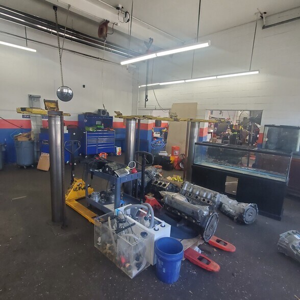 More Photos Of 139 W Jericho Tpke, Huntington Station Auto Repair For Lease
