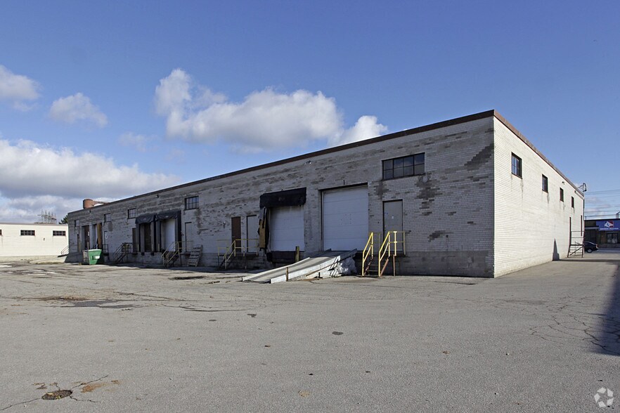 More Photos Of 1025 Rangeview Rd, Mississauga Warehouse For Lease