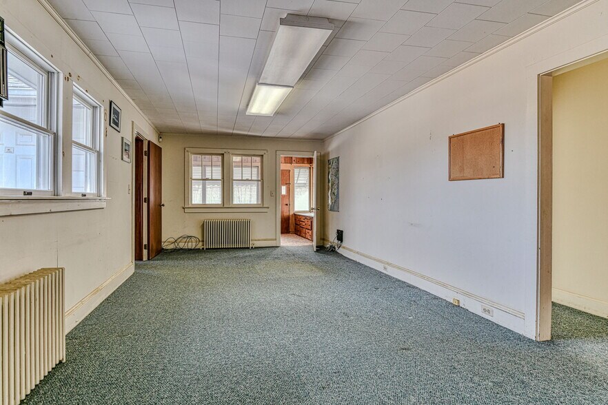 More Photos Of 314 Monmouth Rd, Millstone Warehouse For Lease