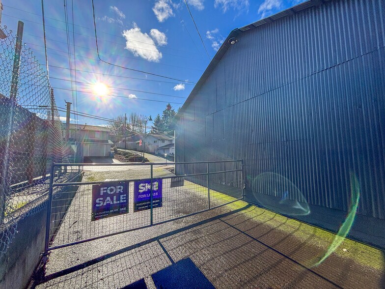 More Photos Of 446 McClaine St, Silverton Warehouse For Lease