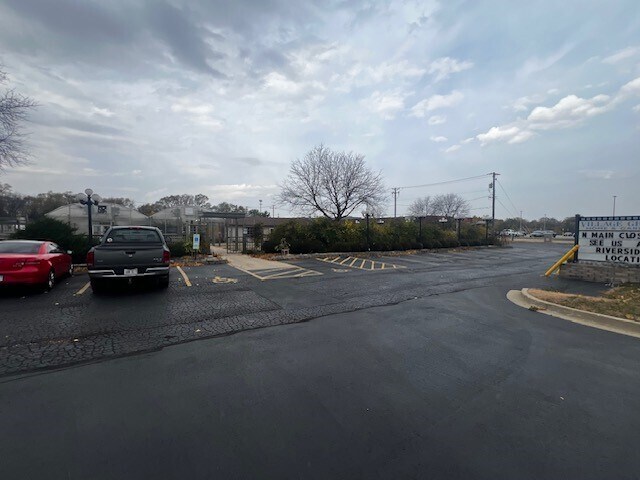 More Photos Of 2640 N Main St, Rockford Garden Center For Sale