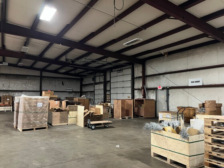 More Photos Of 2917 Paul Dr, Elkhart Warehouse For Lease