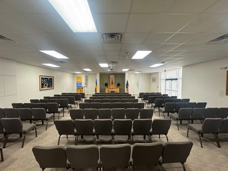 More Photos Of 6411 Camp Bowie Blvd, Fort Worth Freestanding For Lease