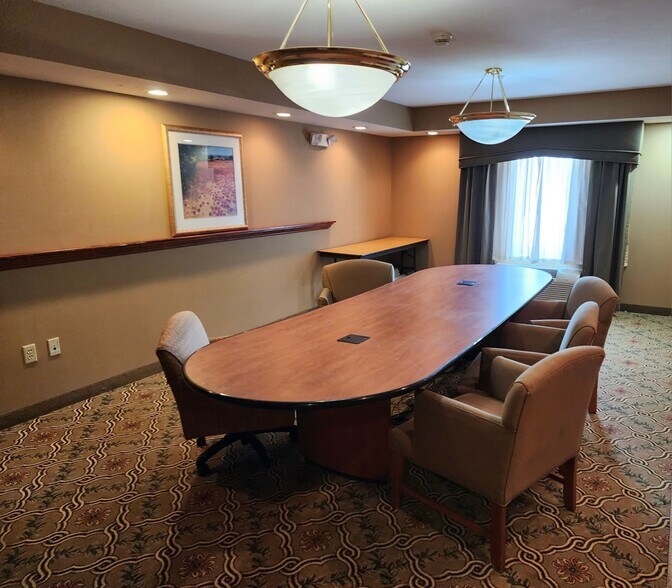 More Photos Of 102 McCormick Pky, Canon City Hotel For Sale